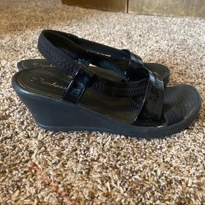 Womens Skechers Strappy Sandal Size 8